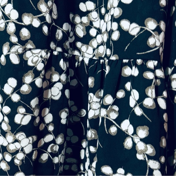 Sejour Black and White Floral Print Button Front Tunic with Gathered Back, 3X - Picture 5 of 5